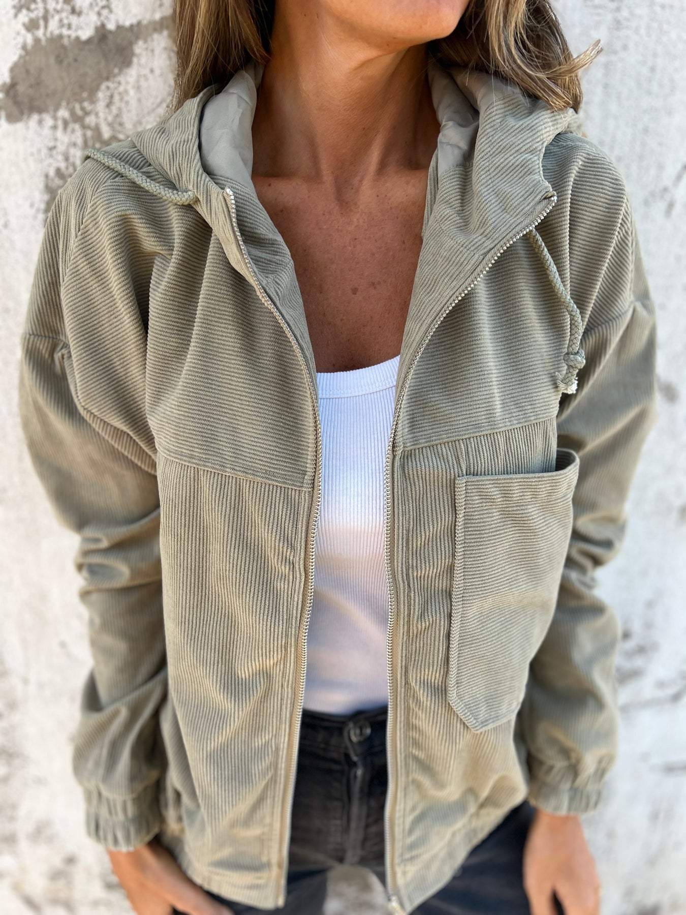 Audrey  - Lässige Jacke mit Kapuze 8