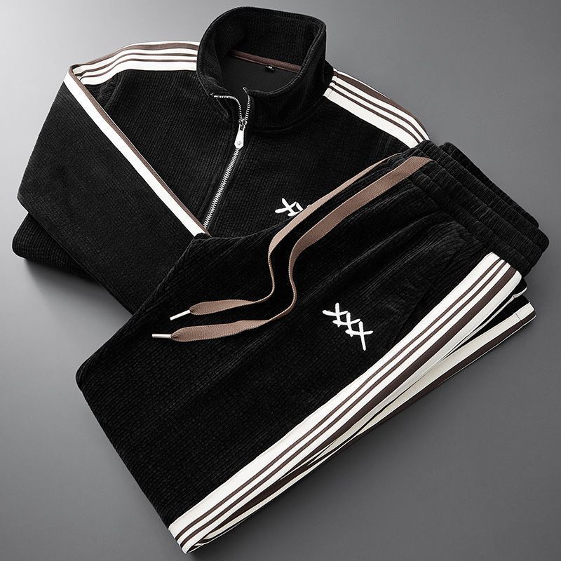 Bequemer Trainingsanzug: Zeitloses Design & Komfort 2