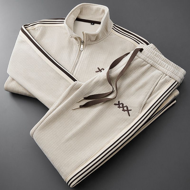 Bequemer Trainingsanzug: Zeitloses Design & Komfort 3