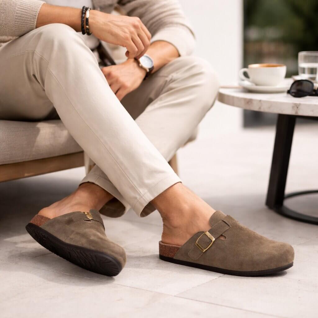 Clogs aus Wildleder Damen Herren | Verstellbare Schnalle & Fußbett-Komfort