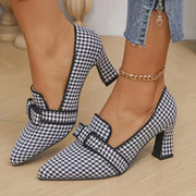 Sapatos pontiagudos de senhora, silhueta esguia e estilo simples, com sola antiderrapante