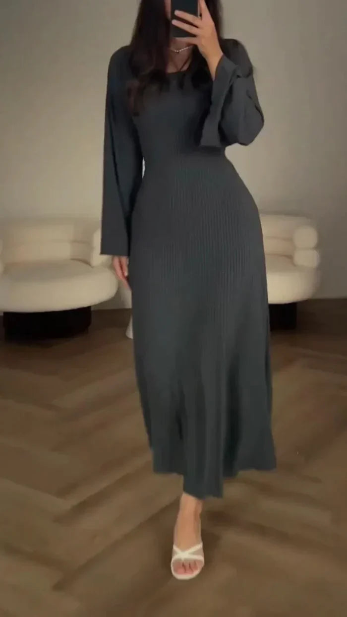 Das kurvenbetonte Maxikleid - Lozenda