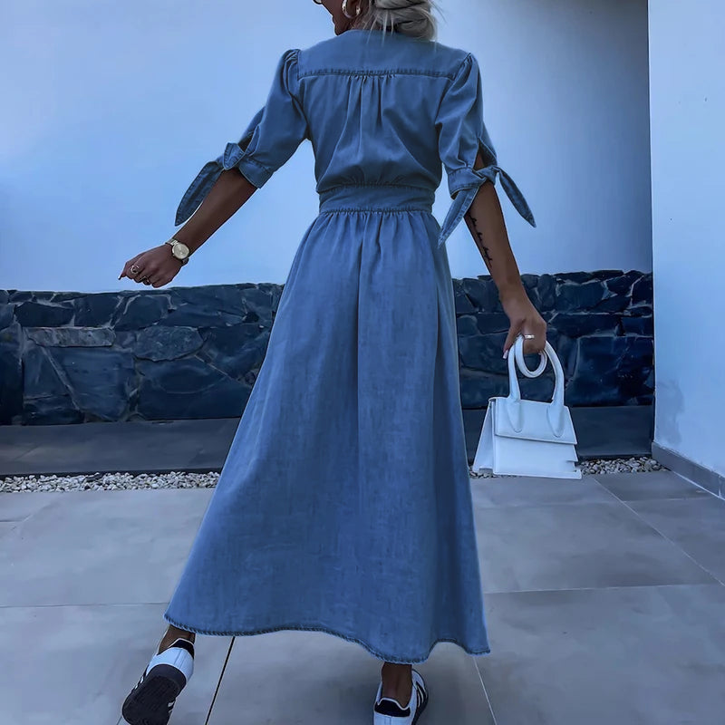 Denim-Maxi mit Schlitz und V-Ausschnitt