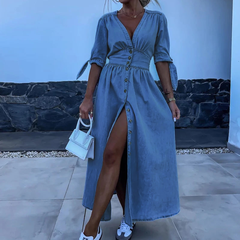 Denim-Maxi mit Schlitz und V-Ausschnitt