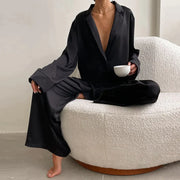 CONJUNTO DE ROUPA DE DORMIR DE CETIM RELAXADO EM TAMANHO GRANDE