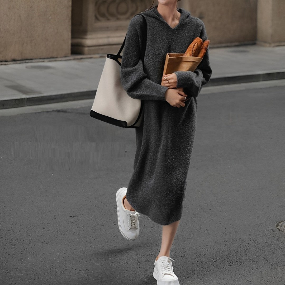 Elegantes Strickkleid mit Kapuze