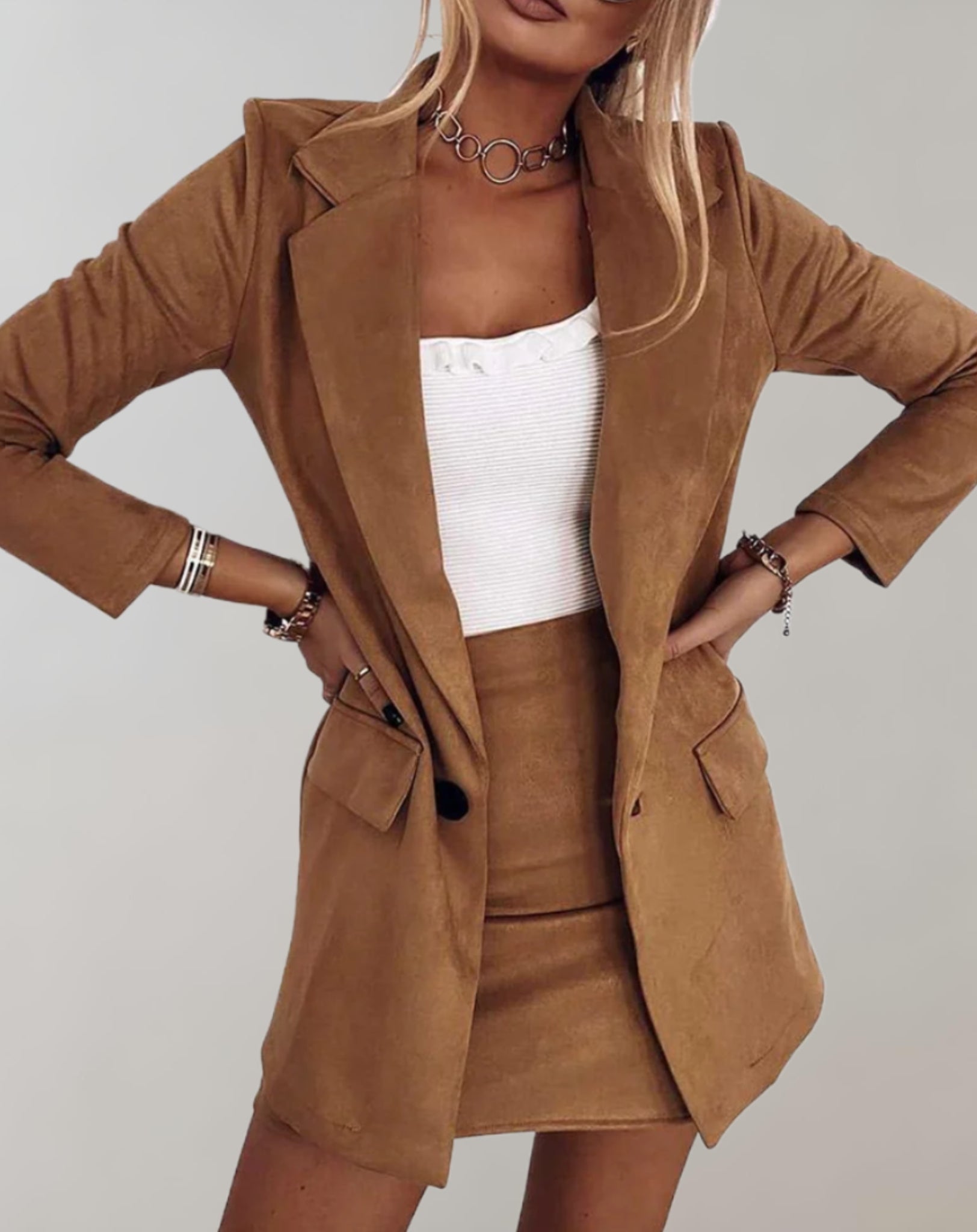 Elegantes Zweiteiler-Set mit Blazer und Rock für Damen 2