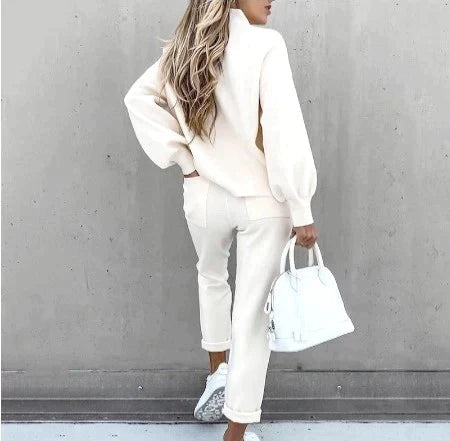 Gemütlicher Hausanzug mit Rollkragen und High-Waist-Hose 5