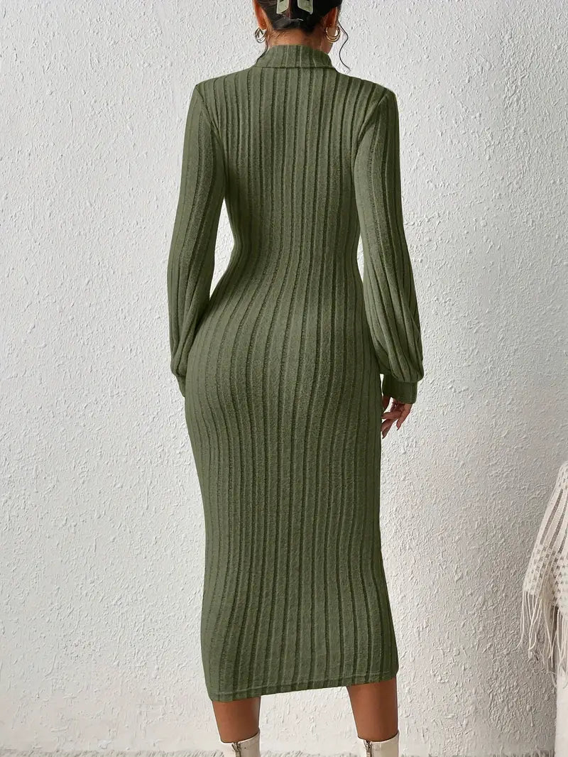 Geripptes Bodycon-Kleid mit festem Rollkragen