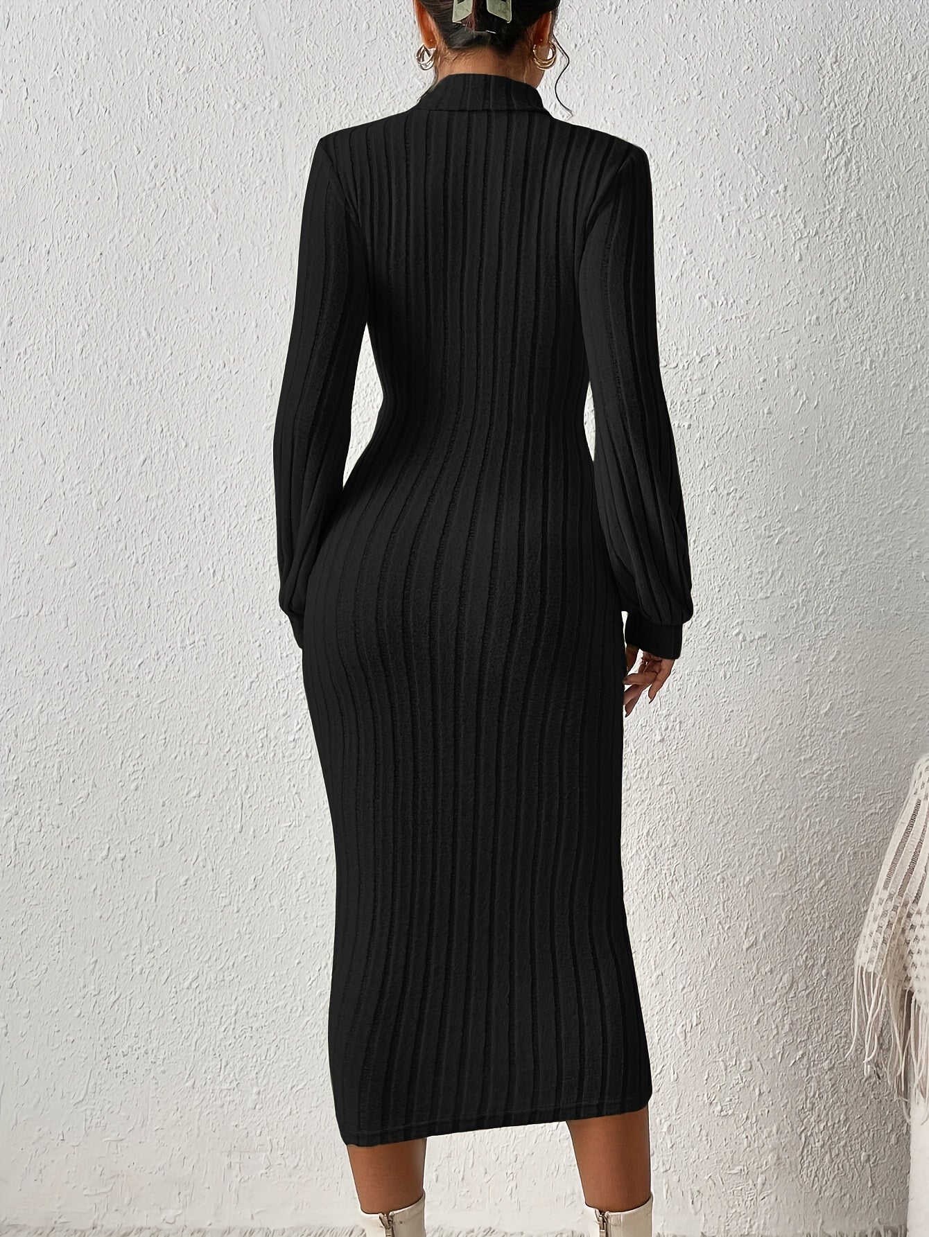 Geripptes Bodycon-Kleid mit festem Rollkragen