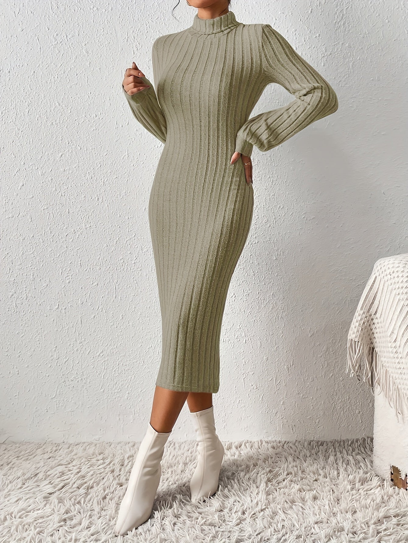 Geripptes Bodycon-Kleid mit festem Rollkragen
