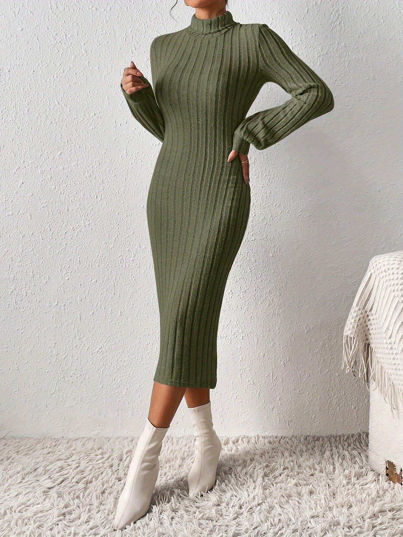 Geripptes Bodycon-Kleid mit festem Rollkragen