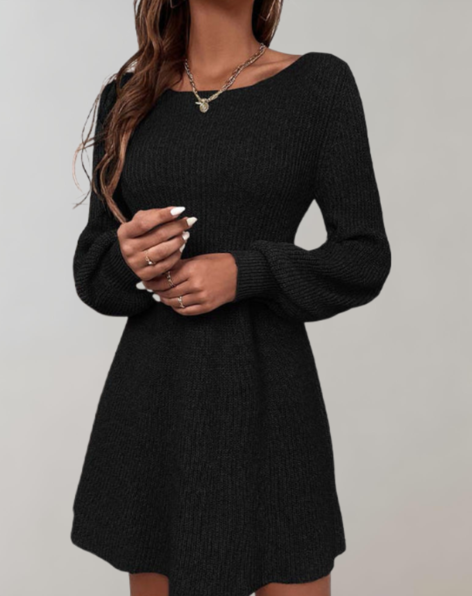 Gestricktes kurzes einfarbiges Kleid mit Rundhalsausschnitt und langen Ärmeln