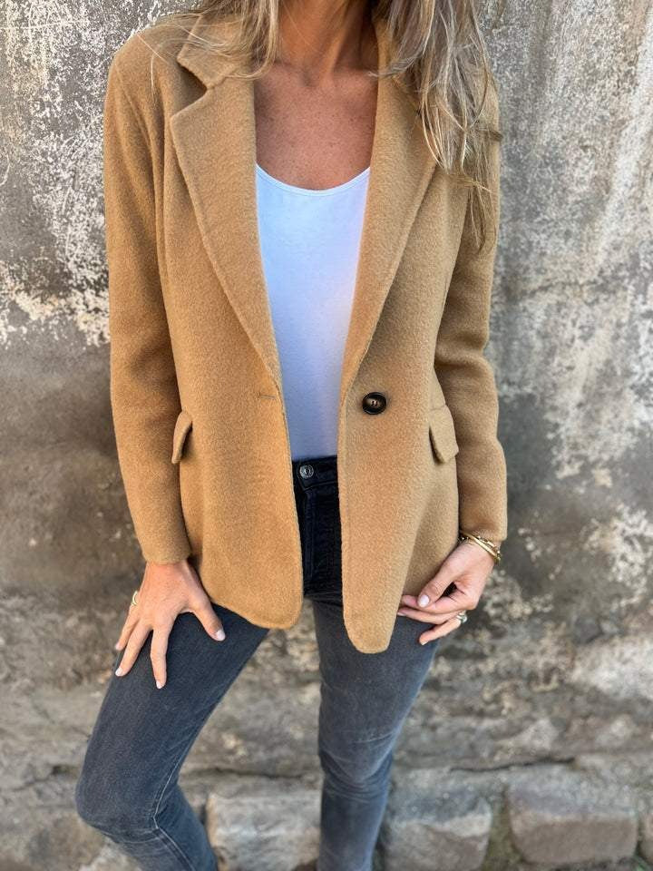 ROSIE | Lässige Jacke mit langen Ärmeln und Revers 0