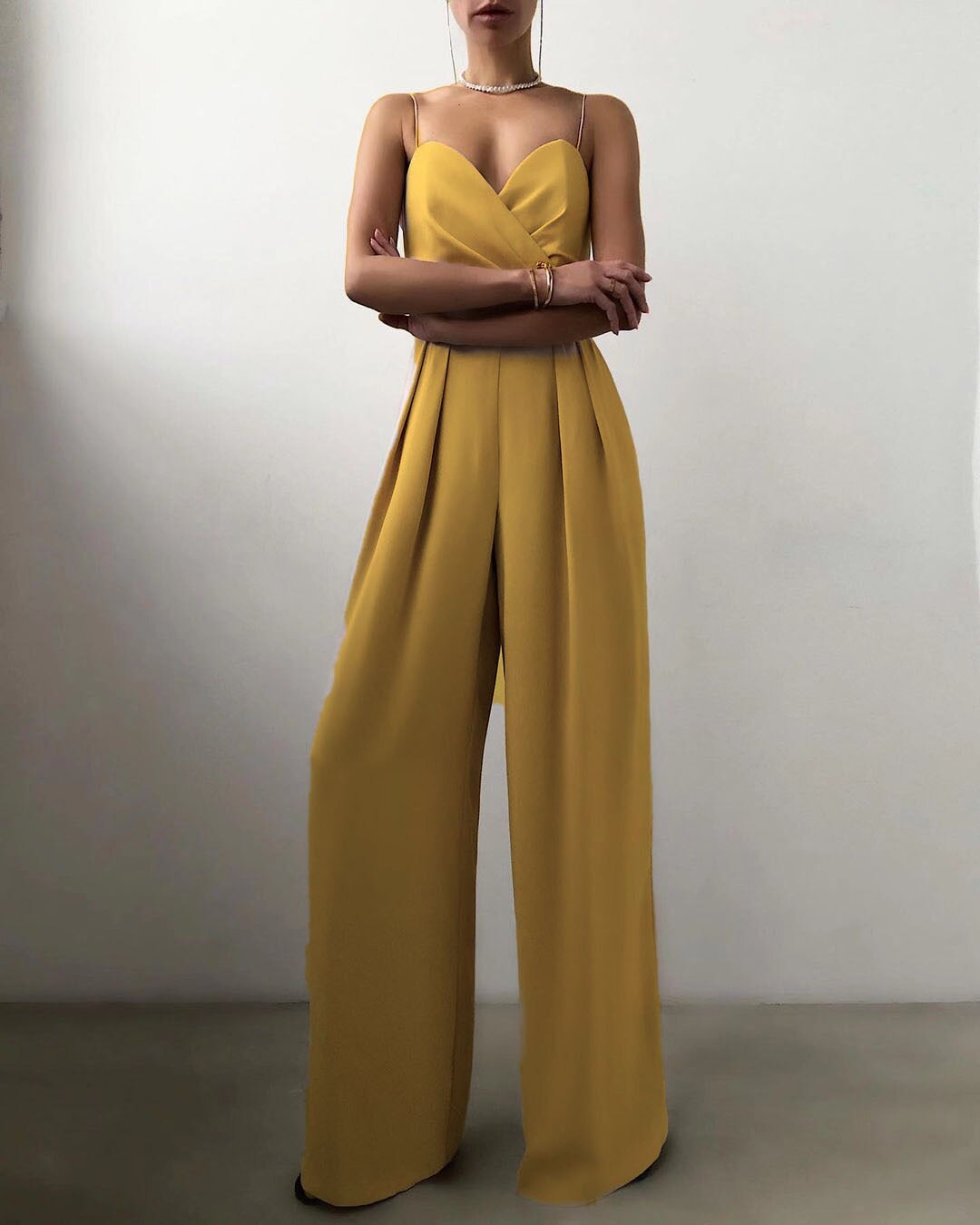 Jumpsuit Damen | Tiefer V-Ausschnitt & Weites Bein