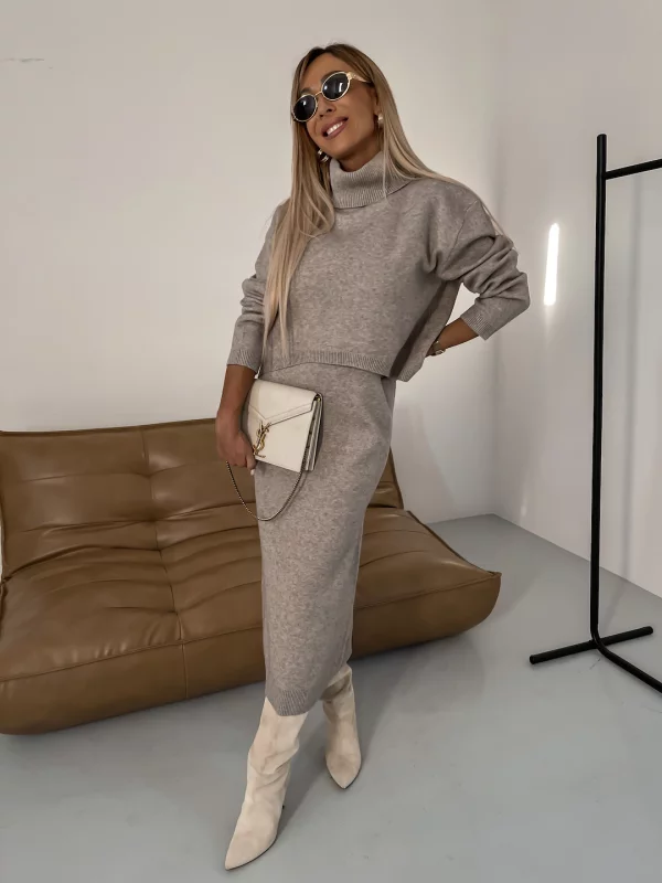 Kleid und Rollkragenpullover-Set