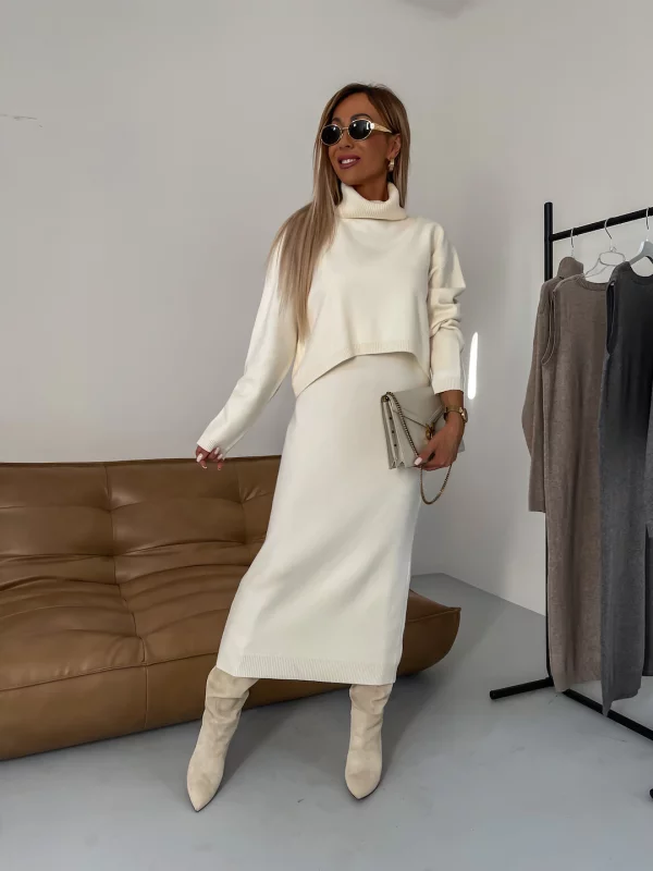 Kleid und Rollkragenpullover-Set