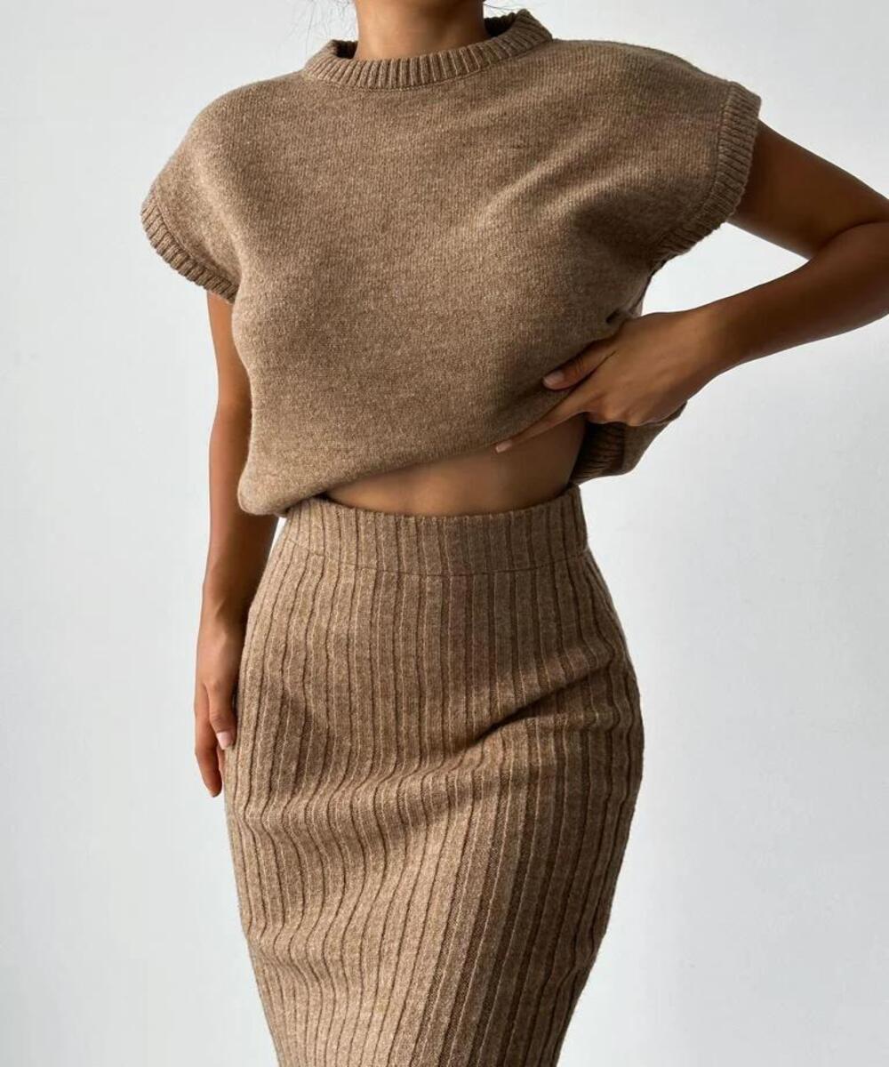 Lozenda - Set Aus Ärmelloser Weste Und Gestricktem Rock