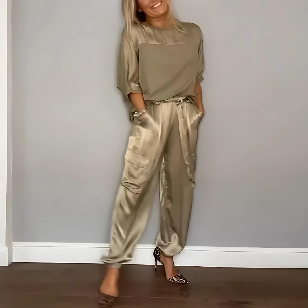 Luxes Set aus Seidensatin