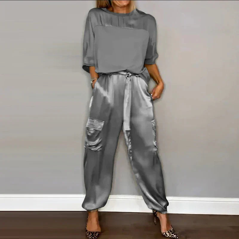 Luxes Set aus Seidensatin
