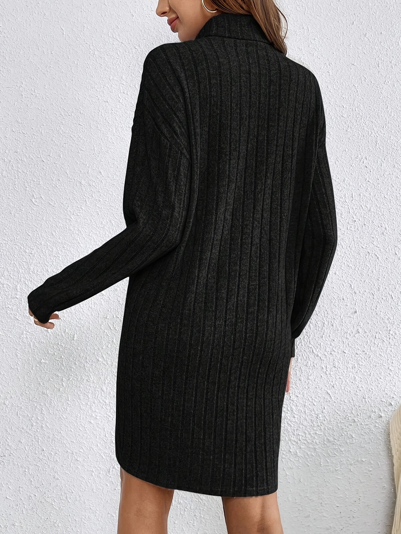 Mia - Einfarbig geripptes Rollkragenkleid