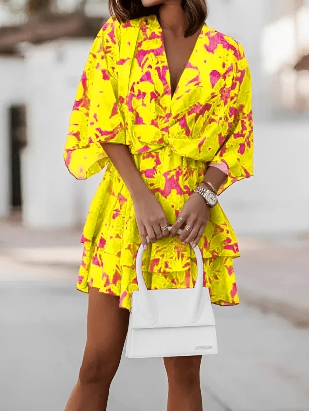 Mini Kleid Damen | Blumenmuster & V-Ausschnitt mit Kimono-Ärmeln