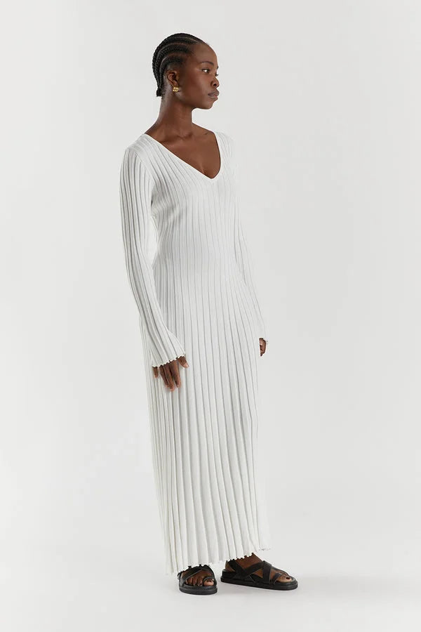 Modernes Langarm-Damenkleid mit V-Ausschnitt