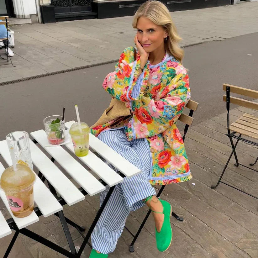 Modische Damenjacke mit Blumendruck