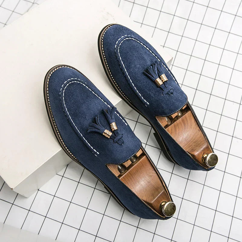 Mokassin Herren | Eleganter Tassel-Slipper mit Wildleder-Optik & Golddetail