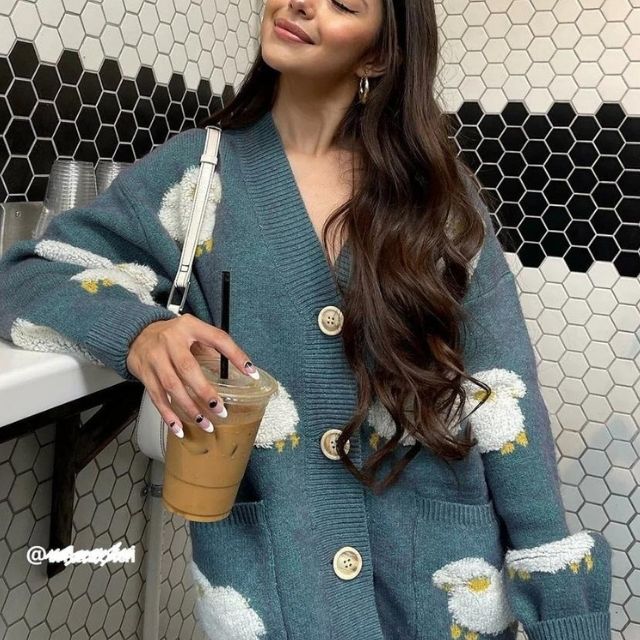 Nyla - Grob gestrickte Strickjacke mit Schafmotiv