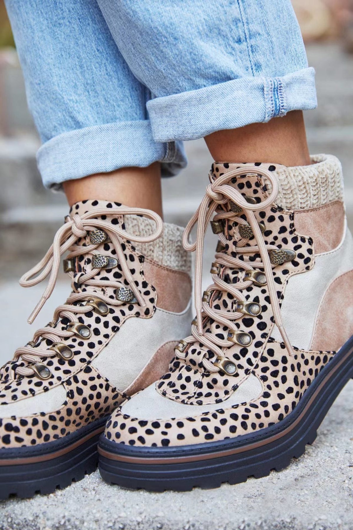 Schnürstiefel Damen | Auffälliges Leoparden-Muster 2