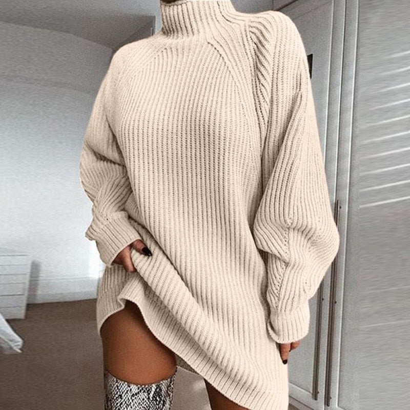 Rollkragen-Strickkleid in breiter Passform