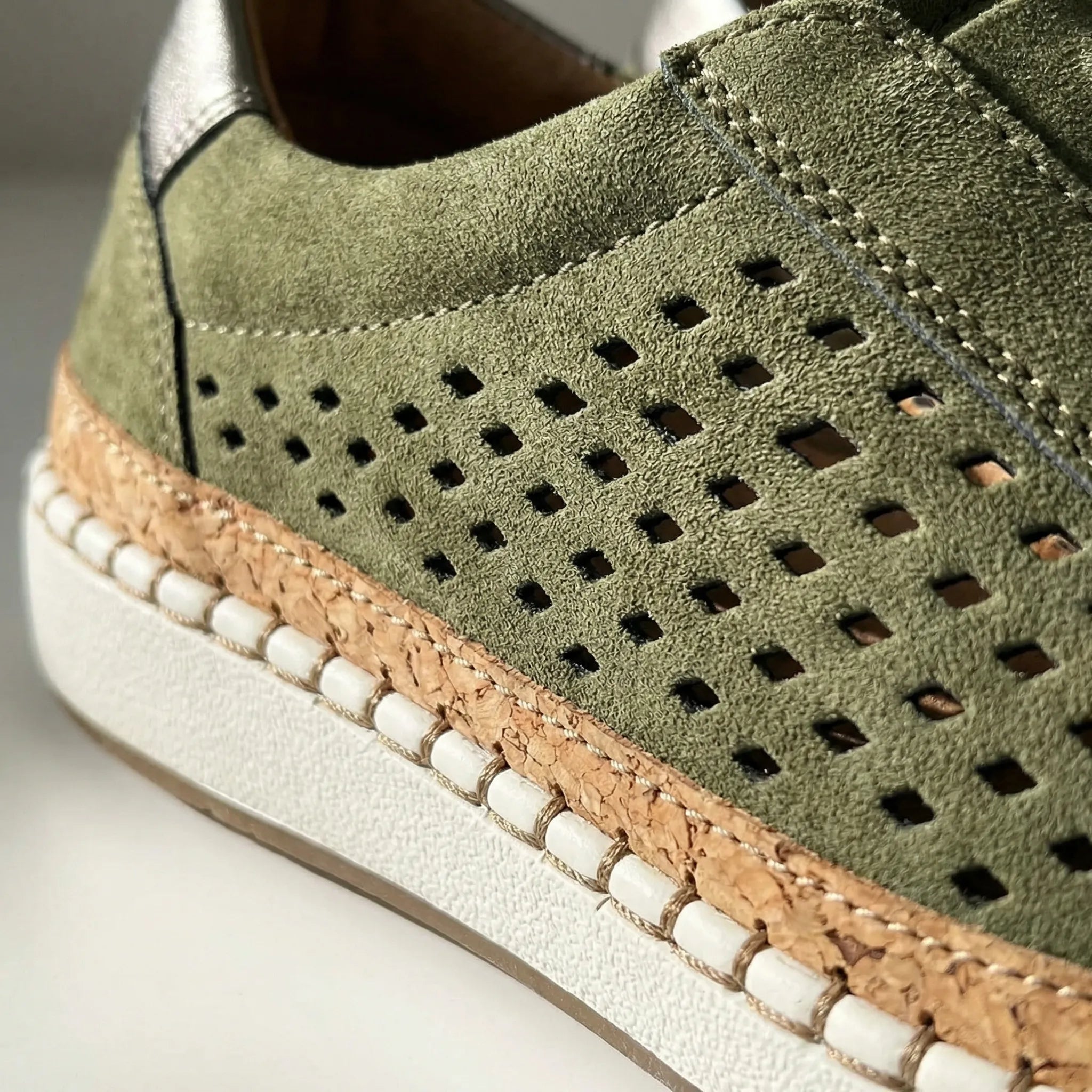 Slip On Schuhe Damen | Perforiertes Design & Komfort-Sohle