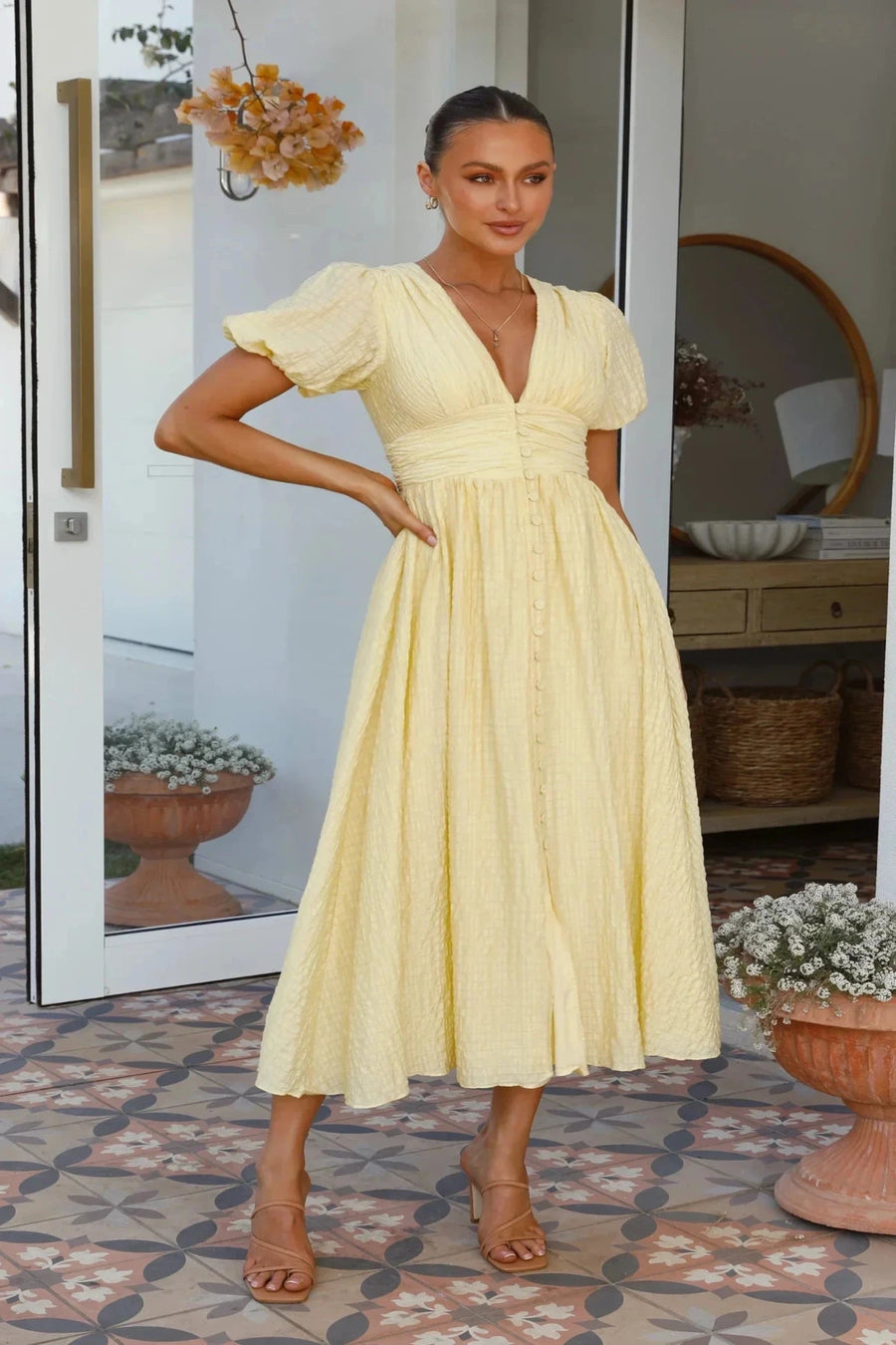 Sneja – Elegantes Knopf Kleid Mit Puffärmeln 3