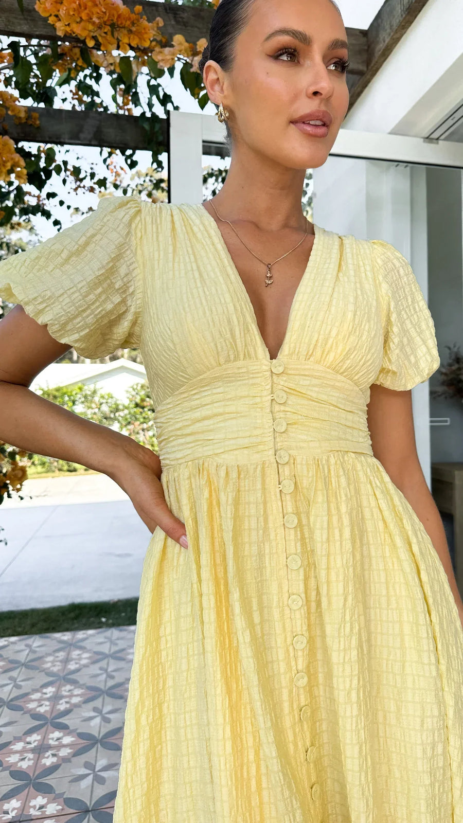 Sneja – Elegantes Knopf Kleid Mit Puffärmeln 4