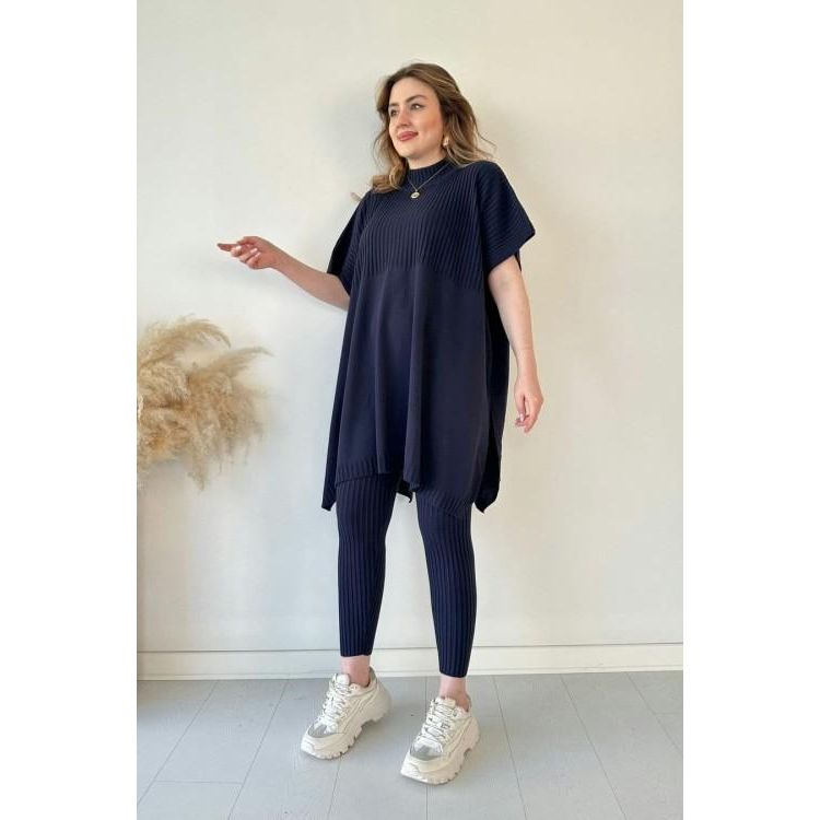 Trendiges Set aus Hose und Pullover