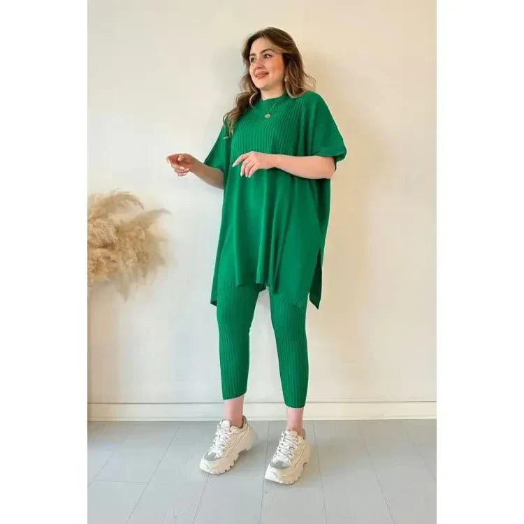 Trendiges Set aus Hose und Pullover