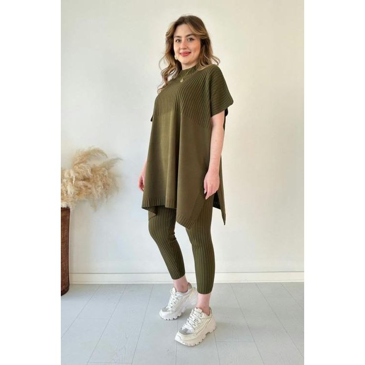 Trendiges Set aus Hose und Pullover
