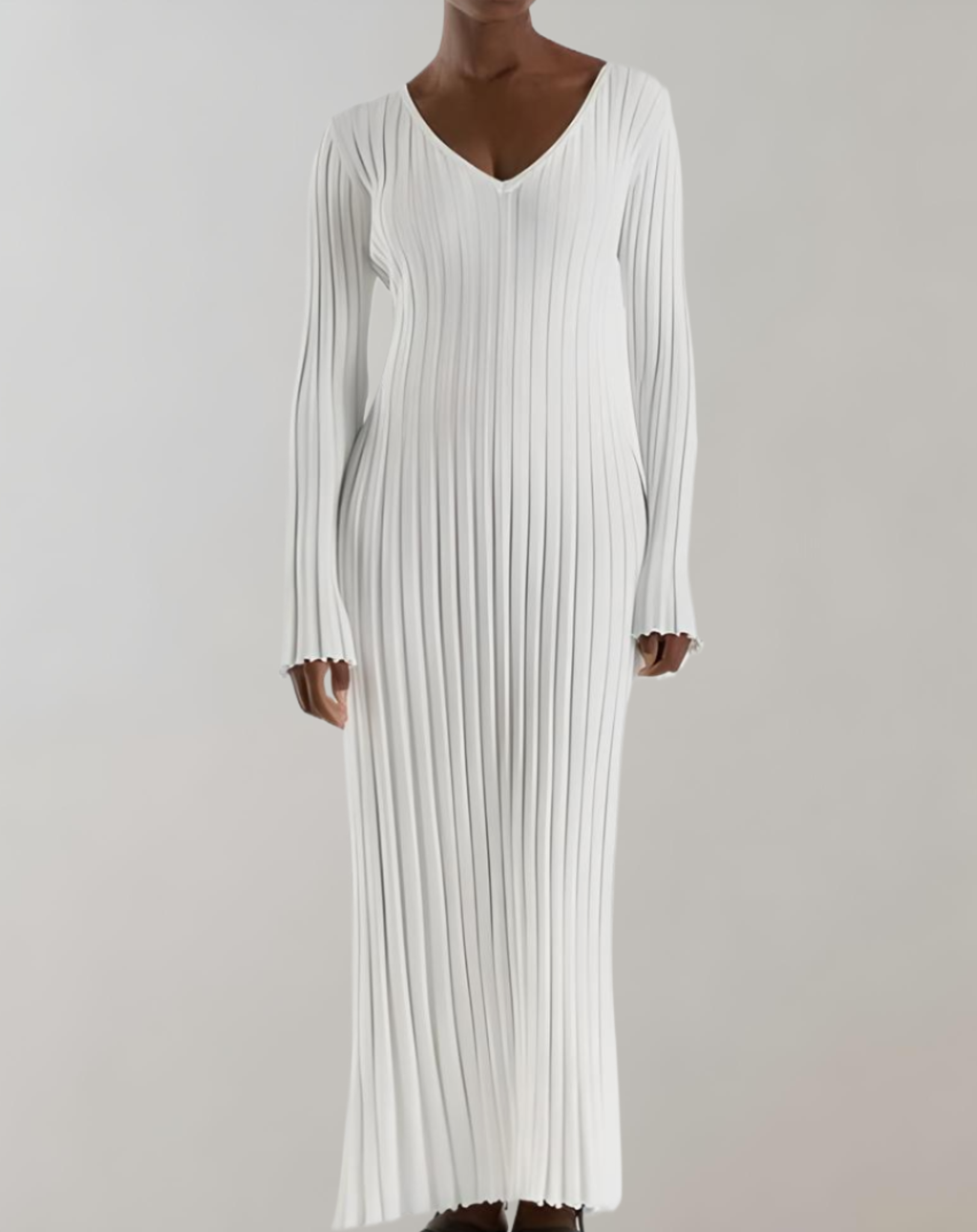Unifarbenes Maxikleid aus Strick mit langen Ärmeln und V-Ausschnitt