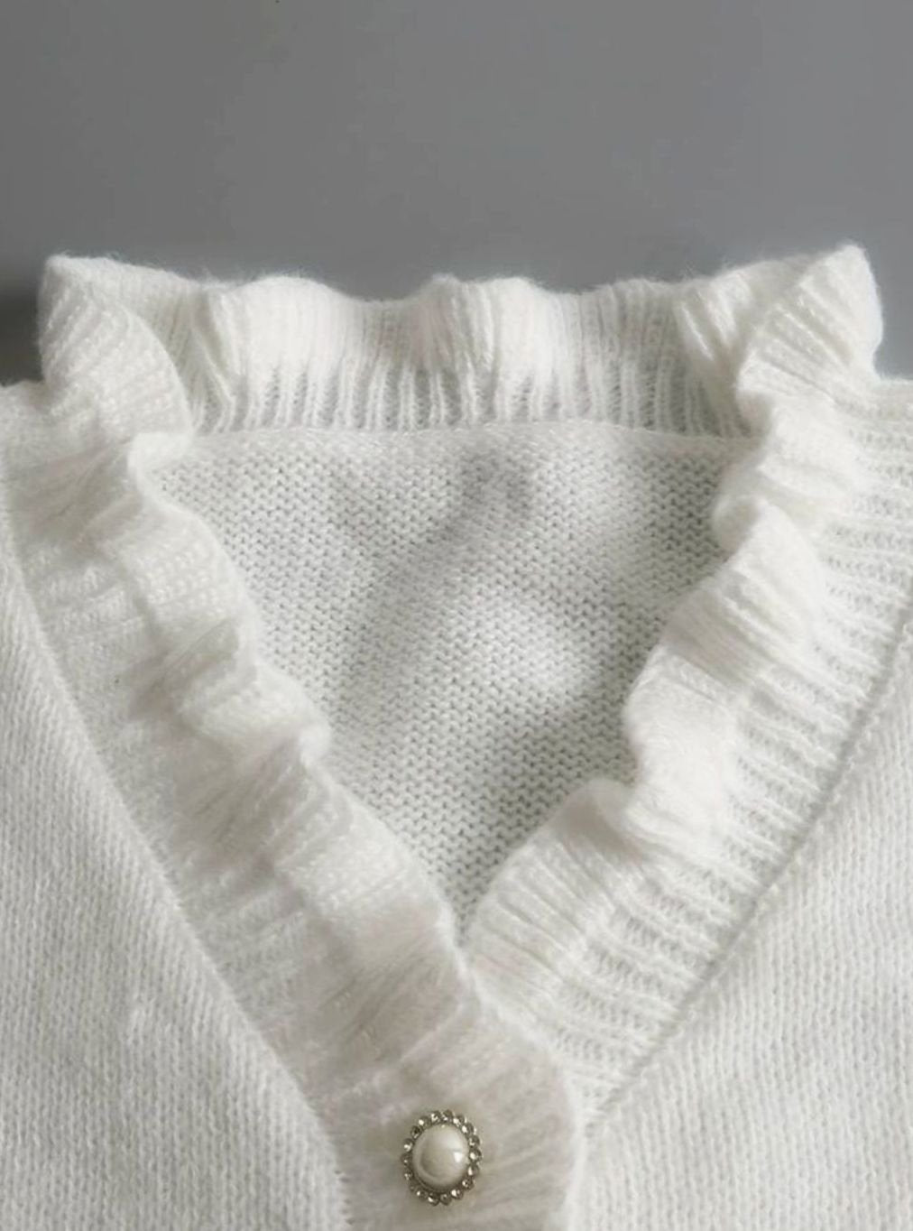 Pullover Damen | Rüschen V-Ausschnitt mit Perlknöpfen